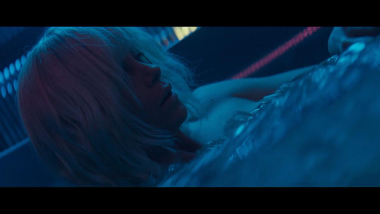 Charlize Theron Comes Out of A Cool Bath Fighting In 'Atomic Blonde&ap...
